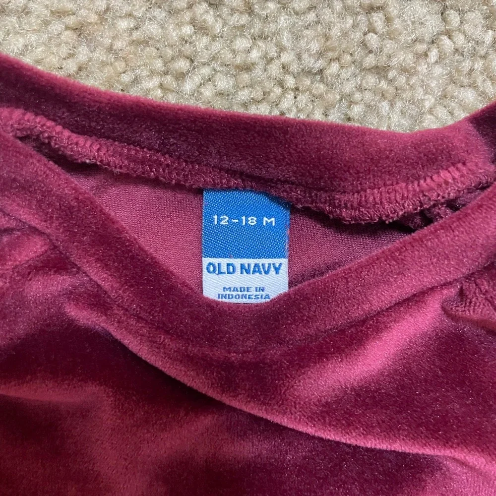 Old Navy 12-18 Months Baby Burgundy‎ Velour Pullover Sweatshirt Winter Christmas
